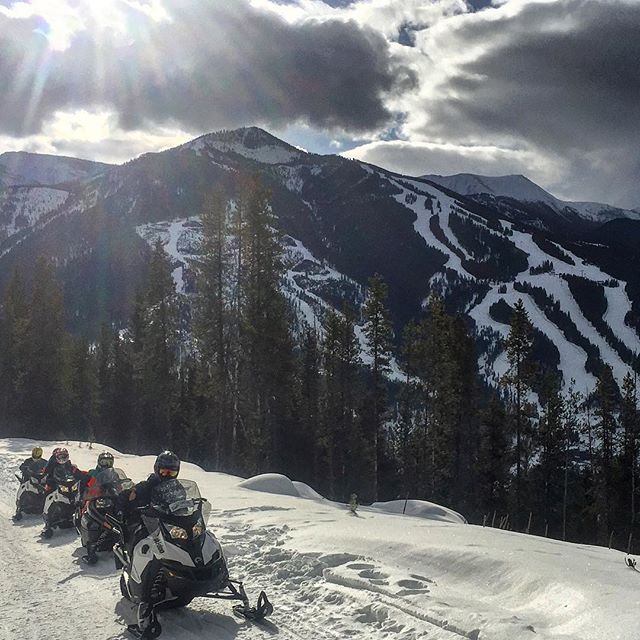 There's nothing better than heading out for a day of #snowmobiling adventure. 
#panoramabc #purecanada #canadianrockies #columbiavalley #explorebc #kootrocks #canada150