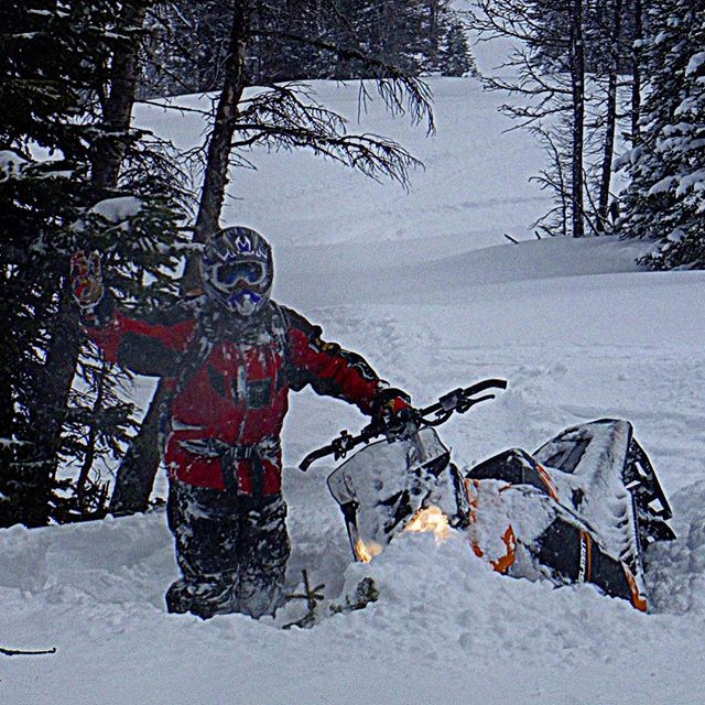 Don't get stuck around the house this coming winter.  Come on out and get
stuck with us.  Book now for winter 2017/18 snowmobile tours.  Holiday
season openings still available. Groups and custom corporate events welcome
!! #Banff #Canmore #Calgary #CanadianRockies #PanoramaBC #RadiumBC
#PureCanada