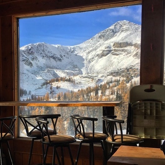 Is this the best lunch-counter view you ever saw....or what?
#ParadiseCabin #ATVtour #Snowmobiletour #snow #mountains #CanadianRockies #PanoramaBC #PureCanada #Banff #Canmore #KootRocks ????: Dean Daniele