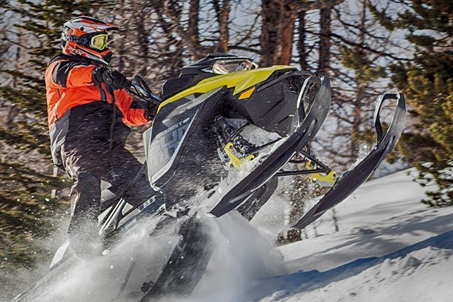 Toby Creek Adventures owner Scott Barsby decided to put one of the new #Skidoo850’s through its paces over the weekend. Here he is boondocking in the #ParadiseGlades.
.
His verdict? “You better be hanging on”.
.
.#PowderX #tobycreekadventures #skidoo @skidooofficial #panoramabc #canadianrockies #banff #snowmobile #sledding .
.
Photo: @chrisconwaybc