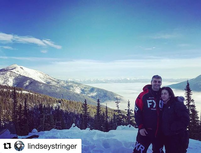 REPOST: @lindseystringer ・・・
Just hanging out on top of the world #tobycreekadventures #panorama #snowmobile #imthebestgirlfriendever