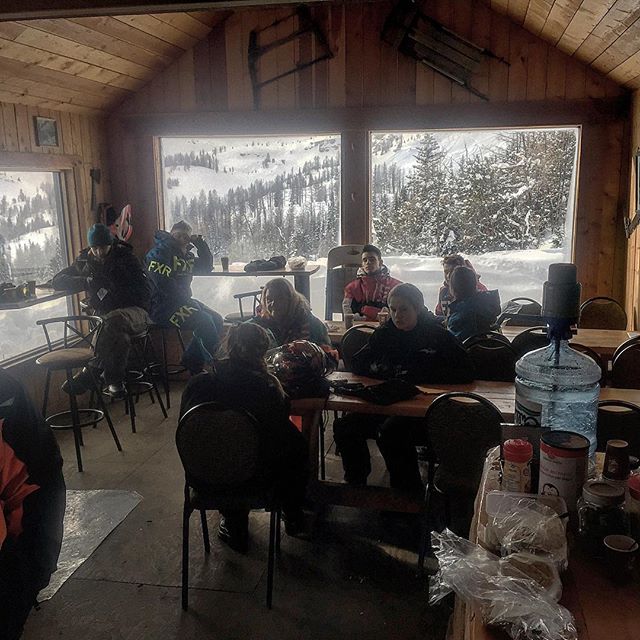A #HotChocolate stop at the #ParadiseCabin to get warmed up and take a break during today’s #ParadiseBasin full day #snowmobiletour.
.
#tobycreekadventures #panoramabc #purecanada #canadianrockies #banff #canada