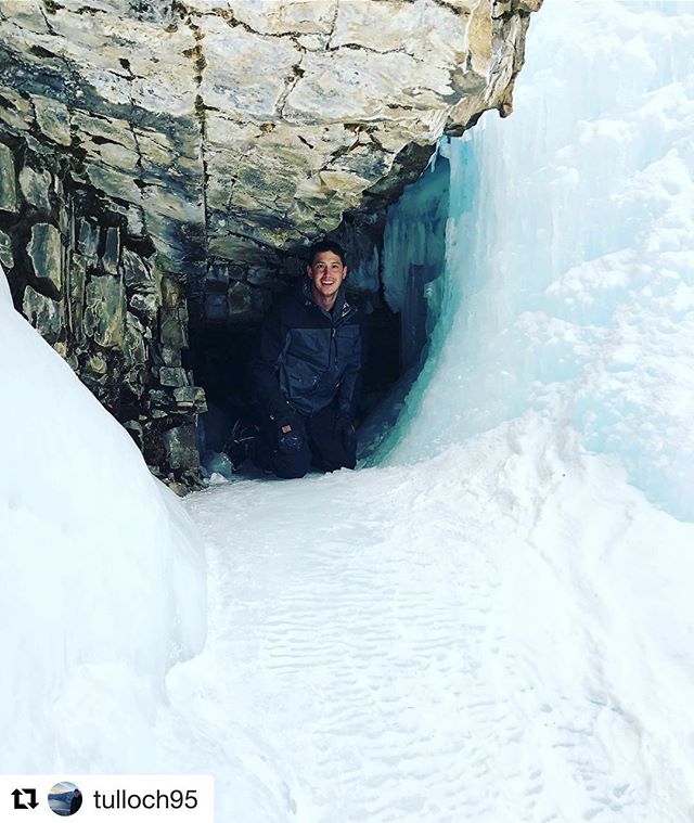 #Repost @tulloch95 ・・・
Today, we found a frozen waterfall and why wouldn’t you climb behind it ????‍♂️