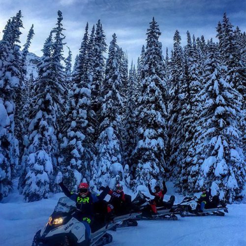 New Year’s Day #snowmobiletour to #ParadiseBasin . #tobycreekadventures #newyearsday #canadianrockies …