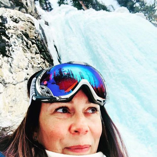 Repost from @shibuiholman  Frozen waterfall ❄️???? #skimaxholidays #tobycreekadventures #lovecanada …