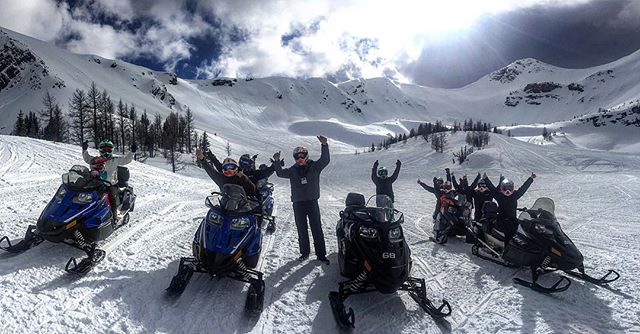 Spring is almost here and it sure felt like it up at 8000’ this afternoon. A great way to celebrate #StPaddysDay ☘️ ☘️ ???????? #tobycreekadventures #snowmobiletours #canadianrockies #panoramamountainresort #purecanada #banff