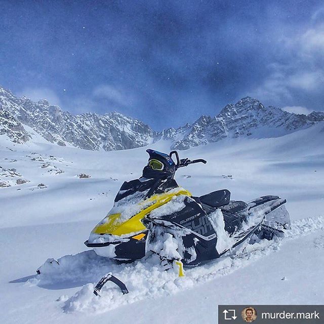 Repost from @murder.mark Blank canvas

@tobycreekadv
#summit #mountains #alpine #glacier #spring #april #mountains #mountain #riding #purcell #purcells #columbiavalley #firsttracks #skidoo #skidoo850 #braap #kootrocks #kootenays #kootenayviews #hellobc #discoverbc #powder #snow #snowmobile #fullthrottle #invermere