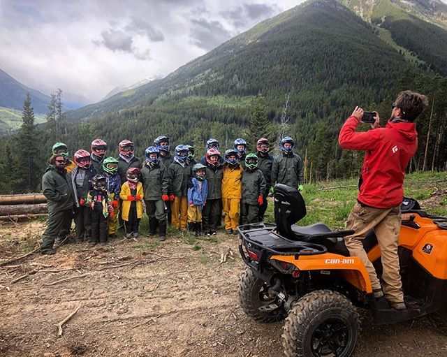 Probably the coolest morning in the past month did not deter this fun-loving family reunion group of 20 adventurers from #Texas #USA who joined us for a trip to Paradise.
.
.
#tobycreekadventures #canadianrockies #radiumhotsprings #invermere #columbiavalley #banff #canmore #atv #utv #canamoutlander #teryx #4wd #kootrocks #warmsideoftherockies