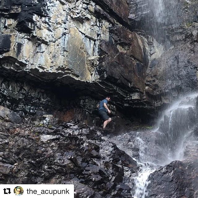 #Repost from @the_acupunk ・・・
Riding up the mountain with #tobycreekadventures