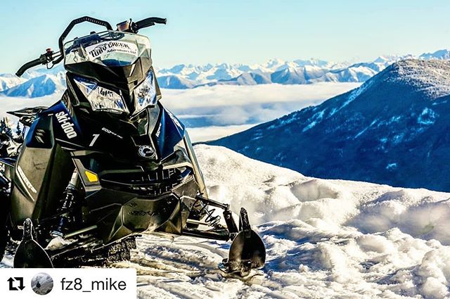 #Repost from @fz8_mike ・・・
Above the clouds at Toby Creek Adventures.  And the sled is more photogenic than I am.
.
.
.
.
#snowmobile #snowmobiles  #tobycreekadventures #panorama #explorebc #britishcolumbia #mybc #canada