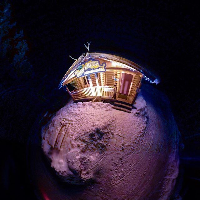 Our office is all lit up for Christmas !!
.
.

#tobycreekadventures #panoramamountainresort #purecanada #tobycreek #christmas #snow #tinyplanet #360photography #canadianrockies #canada ????????
.
.photo: @chrisconwaybc