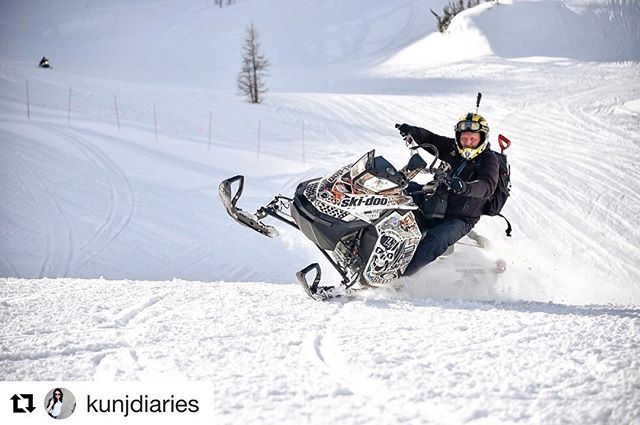 #Repost from @kunjdiaries
・・・
This man is a bus driver cum photographer cum a cinematographer cum passionate skidoo driver....so cool!!
#skidoo #vscocam #imagesofcanada #canada #tobycreekadventures